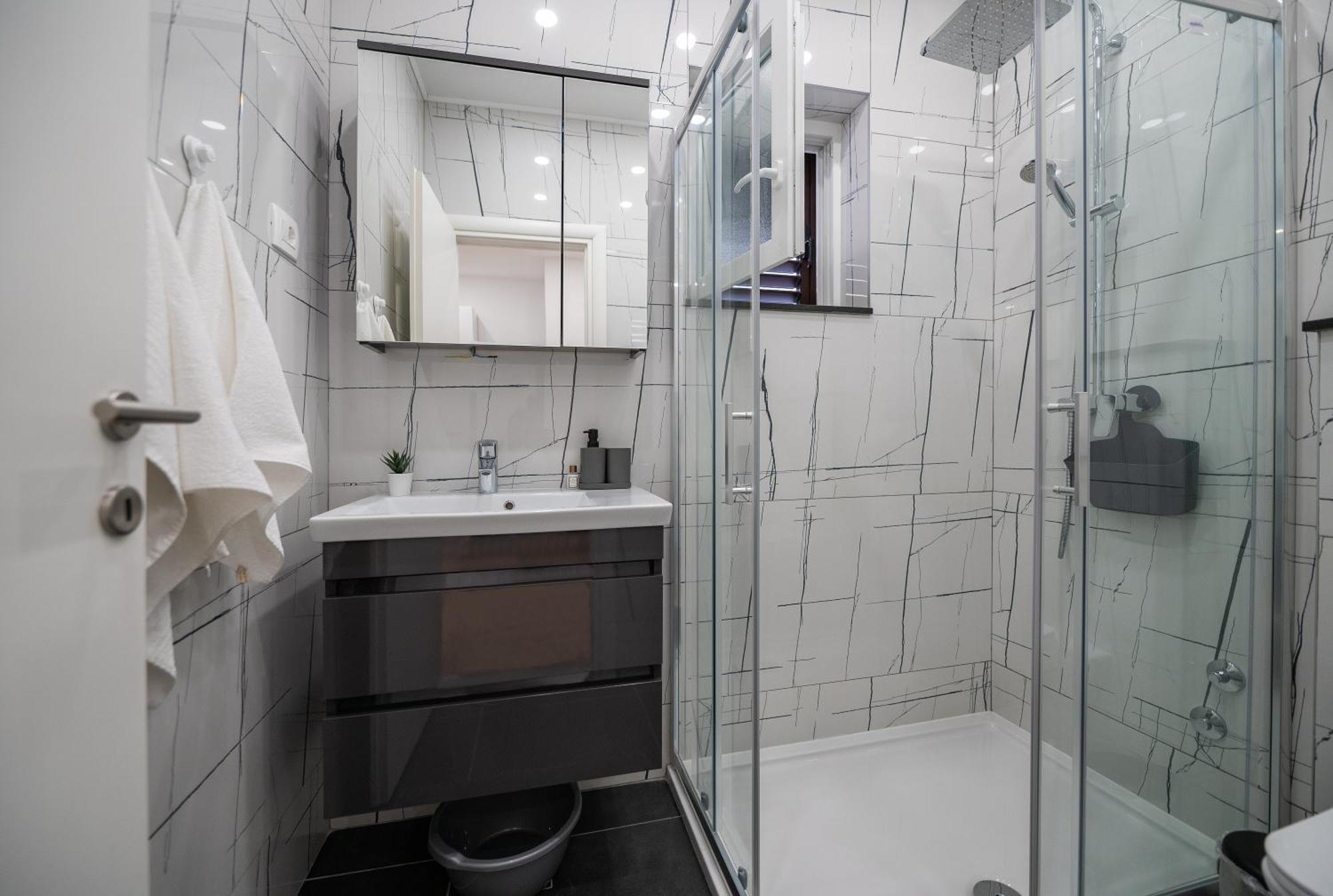 Apartmani Sani มาคาร์สกา ภายนอก รูปภาพ